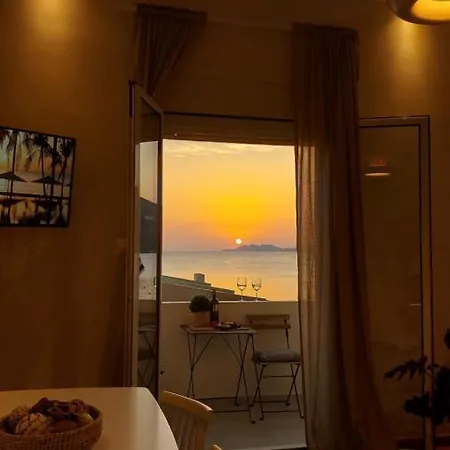 Διαμέρισμα Onar Beachfront Residence, Λουτράκι