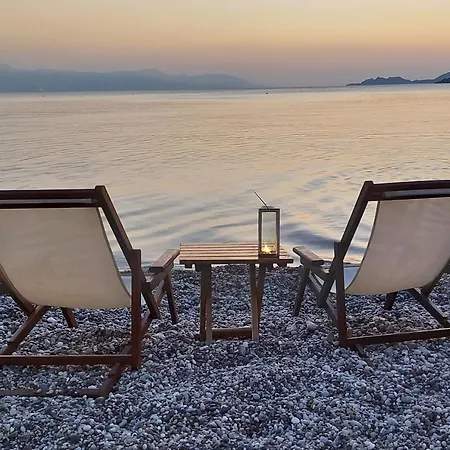 شقة Onar Beachfront Residence,