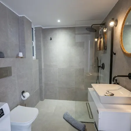 Onar Beachfront Residence, * Loutraki (Corinthia)
