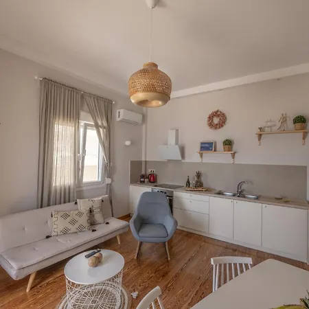 Onar Beachfront Residence, * Loutraki (Corinthia)