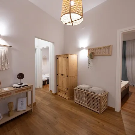 Onar Beachfront Residence, アパート